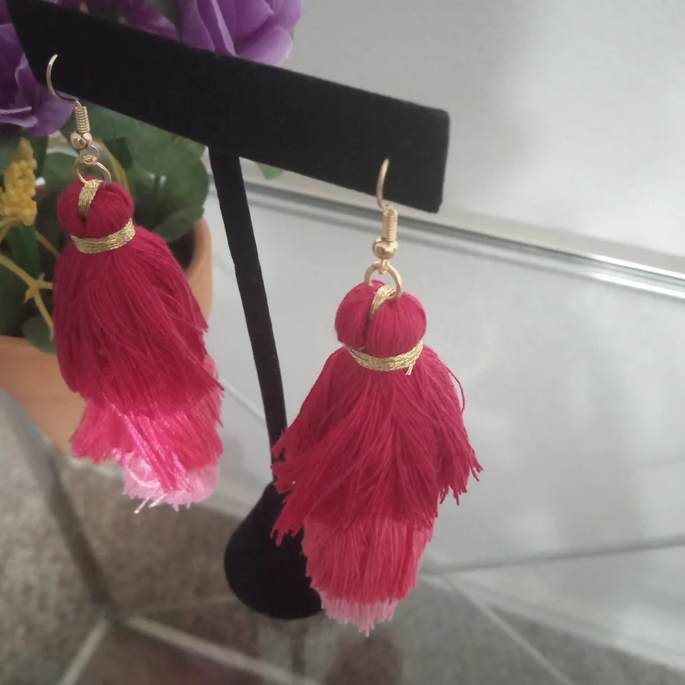 Pink Tassel Fuschia Drop Earrings New - Picture 2 of 2